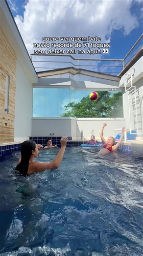 Quero ver quem bate esse recorde 👀🤩 #volleyball #volei #piscina #biribol #esporte