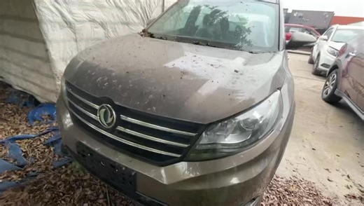 🤎🚗 لون راقي… وفرصة نادرة DFSK Fengon 580 ‼️ 235 مليون ‼️ ✔️ 1.5 Turbo – 150cv ✔️ أوتوماتيك CVT ✔️ سقف قابل للفتح ✔️ 7 مقاعد ⚠️ سيارة واحدة فقط باللون البني البيج 📩 تواصل الآن قبل نفاد الكمية. 0666851511 0660034104 0559378978 | ATS AUTO