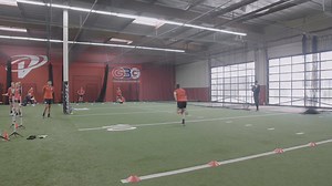 Forget the ball drop, the beep test is how the #USWNT rings in a new year! 🖲🏃‍♀️ | U.S. Soccer