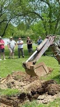Learning how to operate a Willys Jeep Excavator 😎 Ohio Willys Jeep Rally #shorts