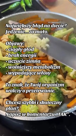 Wiele osób na diecie popełnia jeden duży błąd – je zdecydowanie za mało. Efekt? Organizm zaczyna się bronić. Objawy jedzenia zbyt małej ilości kalorii: 1️⃣ ciągłe uczucie głodu 2️⃣ brak energii w ciągu dnia 3️⃣ ciągłe uczucie zimna 4️⃣ spowolniony metabolizm 5️⃣ pogorszenie kondycji włosów Dlatego dobrze ustawiony deficyt kalorii jest tak ważny. Dla wielu kobiet około 1600 kcal to już wystarczający poziom, żeby chudnąć i jednocześnie czuć się dobrze. Chcesz szybki i skuteczny plan? Zostaw w kome