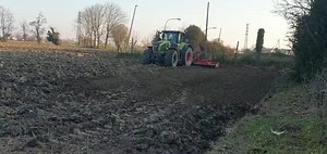 In azione il Claas Axion 960 e Maschio Gaspardo dei Fratelli Bortolin della provincia di Rovigo..Ringraziamo moltissimo il nostro amico Filippo Chiarion per il video #NewsAgricoltura | NewsAgricoltura