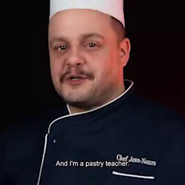 Aujourd'hui je m'attaque à un grand classique de la pâtisserie, la brioche, et plus précisément à la brioche des rois 😀🤤👑 👇 Ingrédients pour la recette : - 380g de farine type 45 ou 55 - 4g de sel - 60g de beurre - 30g de sucre - 10cl de lait ( un peu pour la dorure) - 24g de levure boulangère - Perles de sucres (Vous pouvez mettre des fruits confits) - 125g de pralines concassées - 2 oeufs - Cuisson 20 à 25 minutes à 180°c/356°f - 1 cs de vanille liquide (ou fleur d'oranger) | Chef Jean-Nou