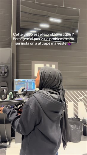 Monsieur Chauve et le Geste des Cheveux - Vidéo Humoristique