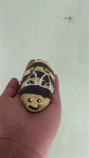 “Cute Honeybee Stone Art 🐝🪨✨”#shorts #ytshorts #@mycreativity00