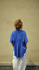 HeRIN.CYE official on Instagram: "Over size cut tops 3 Outfits ＿＿＿＿＿＿＿＿＿＿＿ 全てルミネ新宿2・ルクア大阪・WEBSTORE・ZOZOTOWNにて発売中 ☑︎Over size cut tops ¥12,100(tax in) BLU,WHT,BRN,BLK バッグスタイルにデザイン性のあるカットトップス。 体型カバーをしながら、こなれて見えるシルエットに。 モード見えする、他とは差がつくトップスに仕上げました。 パンツにもスカートにも合わせやすいアイテム。 【LOOK 01】 ☑︎Cut off half pants ￥14,300(tax in) BLK,WHT,PNK ☑︎Mesh bag ¥6,600(tax in) BLK,O/WHT,BEG 【LOOK 02】 ☑︎Boy friend pants ¥19,800(tax in) WHT,BEG,BLK 【LOOK 03】 ☑︎Volume balloon pants ¥19,800(tax in) BLU,O/WHT,BLK ☑︎H logo tote