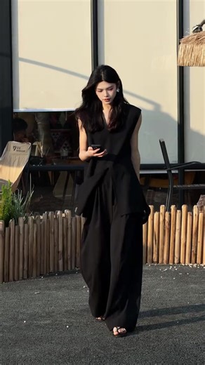 Tình yêu là gì? Có lẽ là khi một người kiêu ngạo bắt đầu cúi đầu, một người bướng bỉnh bắt đầu mềm lòng...♥️#vananhbui #xuhuong