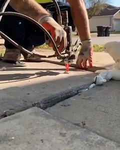 Cracked and uneven concrete slabs have traditionally been repaired by replacing the slab with new concrete. Thanks to a system based on the injection of polyurethane foam, these repairs are simplified. The PolyLevel system consists of a concrete lifting technique with a polyurethane foam specially designed for these repairs. This makes it possible to permanently repair the concrete surface in a short time and without interruptions. The injected foam is both lightweight and durable and is capable