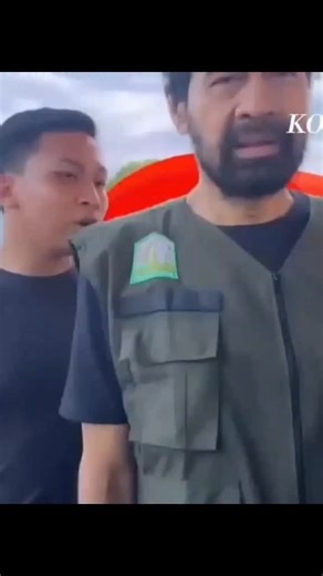 Lensa Sumbars on Instagram: "Gubernur Aceh Murka, Mualem Terlihat Lelah Hadapi Krisis Bersama Rakyat Berjuang Bertahan Hidup dan Ada 3 Bupati Cengeng dan lari dari Amanah Tanggung jawab menyatakan tidak sanggup. Situasi darurat akibat bencana yang melanda berbagai wilayah di Aceh memunculkan gambaran emosional yang menyentuh publik. Muzakir Manaf, Gubernur Aceh yang akrab disapa Mualem, terlihat begitu lelah namun tetap berdiri di garis depan, memimpin langsung upaya penanganan bencana dan penya