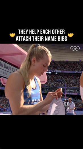 🥹 Olympians helping each other.After Amalie Svabikova helped Elina Lampela attach her name bib, she returned the favour. The sporting spirit we love to see at the Olympic Games.#Olympics
