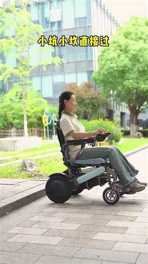 代步车原来也可以是这个样子的，转弯减速，陡坡缓降真是太安全了#老人出行 #老年代步车 #适老化 #代步车