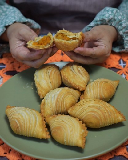 154K views · 2.9K reactions | Karipap Pusing | Cik Ani | Facebook