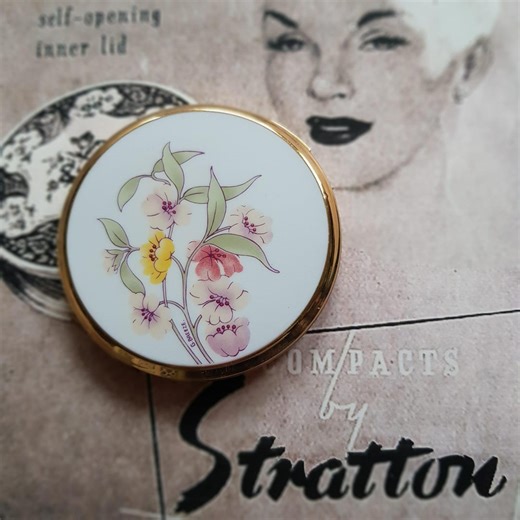 Vintage stratton powder Compact, With a Floral Design by Artist g. Breeze.80's/90's. - Etsy UK