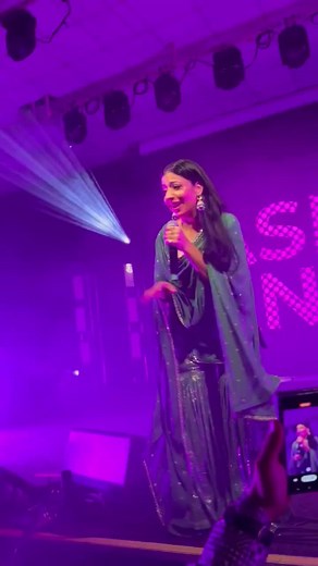 #Jasmine #Sandlas live show at #Dublin | singing illegal weapon|#dance on stage #jasminesandlas #punjabi