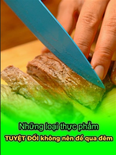 👉 Các loại thực phẩm tuyệt đối không nên để qua đêm nếu không muốn ung thư. #nganchanungthu #ungthu ##kienthucsuckhoe #songkhoe #ansachsongxanh ------------------- Tránh để qua đêm các thực phẩm qua chế biến sau nếu không muốn nhận hậu quả về sau: ❗Khoai tây nấu chín ❗Trứng luộc ❗Rau xanh ----------------------------------- Sét 100 màn bọc thực phẩm hình gấu - túi bọc thực phẩm bo chun co giãn tiết kiệm chi phí,màn bọc thức ăn chống bụi: https://s.shopee.vn/7Ksap3CWfi