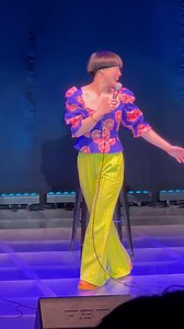 Standup comic Atsuko Okatsuka is so fun to watch. She’s a father who’s fathering! #AtsukoOkatsuka #atsukookatsukainmanila | VERY WANG