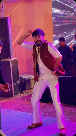 Himanshu Sharma | Beshak de aaj mhara fars de tod 😂 @anjaliraghavonline | Instagram