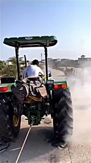 #stunt #johndeere #bulldozer #systummm #alltractorvideo #hr