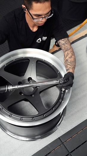 AL13 Wheels™ on Instagram: "Our wheel builds are always LIT. 🔥 Featuring #AL13wheels • C005R Classic 5 Spoke in Satin Forged Charcoal, Gloss Brushed Outers, and 3pc Center Cap. Custom spec’d for Corvette ZR1. @wheelsboutique al13wheels.com // #designtechnik #corvettezr1"