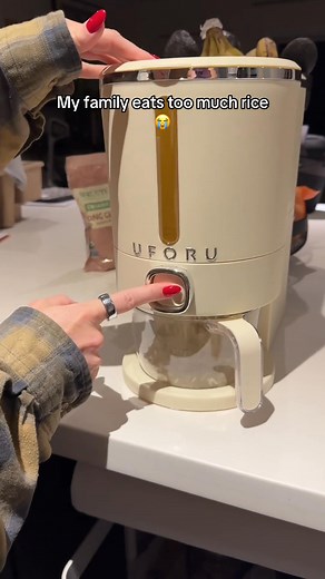 I can’t believe I waited this long to get a rice dispenser — we eat so much rice and this just made everything easier. I used to store those huge bags in the cabinets, they took up space and sometimes even attracted bugs. Now with this rice dispenser, we only pour out what we need, and it even comes with a built-in strainer to wash it. Total game changer. #tiktokshopblackfriday #tiktokshopcybermonday #tiktokshopcreatorpicks #CreatorPicksAmbassador #kitchenhacks | drew.tts