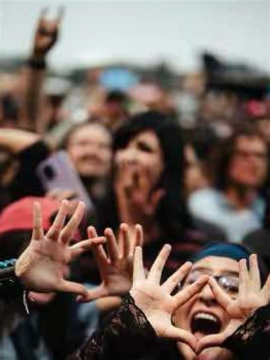 3oh3 giving mexico city a very warm welcome… and we can hear it 😈🔊 3oh3 dándole una muy cálida bienvenida a ciudad de méxico… y se escucha hasta acá 😈🔊