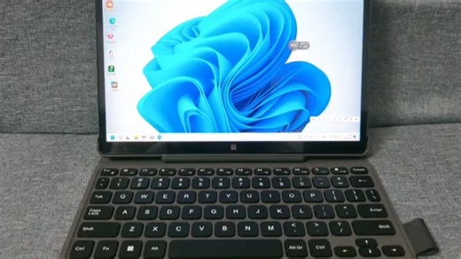 32GB 大内存 + 1TB 固态硬盘 + 酷睿 i3 处理器 + 金属机身 + 触控屏”，在同价位中配置参数极具吸引力。