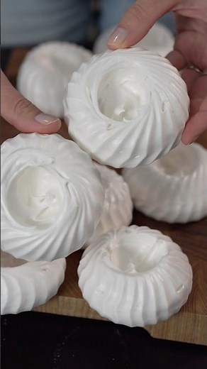 Recipe in description #meringue #pavlova #cakes #recipe