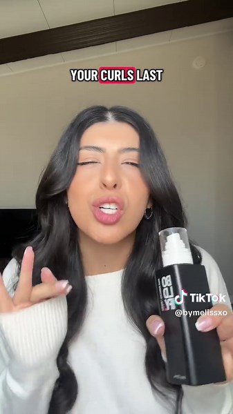 The secret to curls that last all day while also giving volume, body and texture. OBSESSED with this texturizing spray! Boldify nailed it. Like always! @@boldify #boldify #texturizingspray #texturespray #hairhack #curlertutorial #howtocurlyourhair