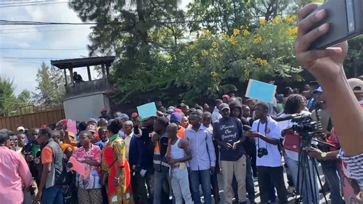 MARCHE PACIFIQUE CITOYENNE – GOMA | LUNDI 22 DÉCEMBRE 2025 Les jeunes, mouvements citoyens et organisations de la société civile du Nord-Kivu informent l’opinion publique de l’organisation d’une marche pacifique ce lundi 22 décembre 2025 à Goma, conformément à la Constitution de la RDC. 🕗 Heure : 08h00 précises 📍 Rassemblement : Stade de l’Unité (Commune de Karisimbi) 🚶 Itinéraire : Stade de l’Unité → artère principale → Hôtel Serena 🎯 Point de chute : Remise d’un mémorandum aux autorités de