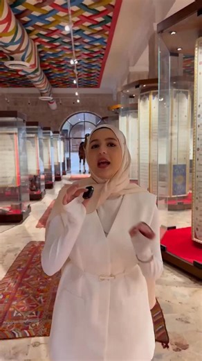 🌍 Thinking of learning Arabic but not sure where to start? With over 420 million speakers and 28 countries, Arabic comes in many dialects — each with its own rhythm, accent, and charm. From “Ezayak?” 🇪🇬 to “Kefak?” 🇱🇧 to “Shlonak?” 🇶🇦, every region adds its own flavor to how people connect. 🎬 The Egyptian dialect dominates pop culture, Levantine feels poetic and ancient, Gulf Arabic carries local pride and warmth, while Modern Standard Arabic remains the formal backbone of it all. ✨ Each