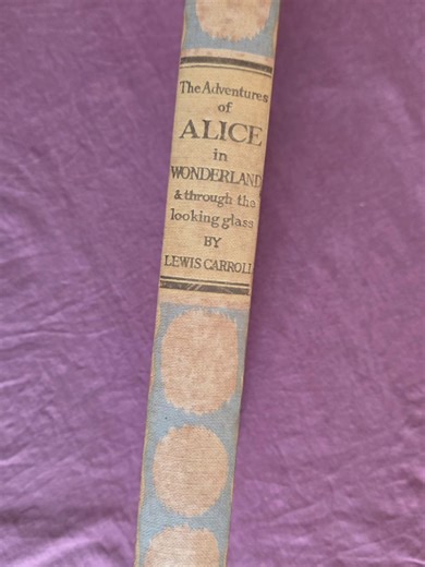 My newest Alice addition! How gorgeous is this 1954 edition 😍 Some usual wear and tear, and some foxing but the colour plates are perfect. Thank you to my awesome mum for finding it, it looks great on my shelves 😊 ________ #AliceInWonderland #VintageBooks