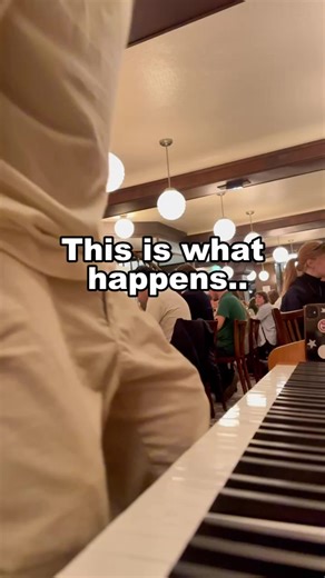 Crazy impromptu performance in a famous French restaurant (full video!) | Julien Cohen Pianist