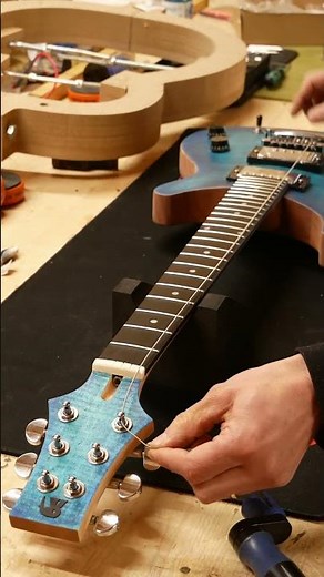string your guitar properly for a guitar that doesn't go out of tune
