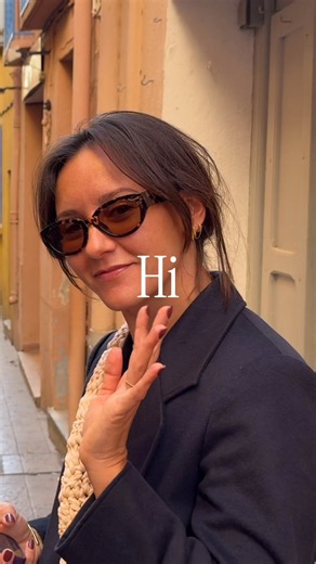 this girl is the modern day Listerine.the billion dollar brand that went from $115k → $8M in 7 years back in 1921.@curatedoutfit just speedran that exact 1920s marketing playbook with one single post:- 25K followers- 6600 bookmarks- 1,500 leads- 12 customersso here's the Listerine marketing playbook:it was a surgical antiseptic that didn't sell for 40 years.then a copywriter invented an obscure medical term, "halitosis," and ran ads on it about bad breath quietly ruining people's career, social 