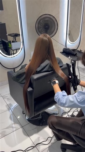 РЕКОНСТРУКЦИЯ ВОЛОС МАКИЯЖ ПМ БРОВИ ОБУЧЕНИЕ КИСЕЛЕВСК on Instagram: "Г. Киселевск Все вместе по стоимости у нас вышло 11 500р Результат готовый без прекрас и прожекторов, состав смыт нашим уходом OLORCHEE 🫡 Жидкое стекло будем повторять месяца через 2-3 Пилинг нужно через месяц Тонирование около 2 месяцев"