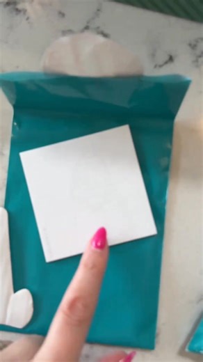 This isn’t just another advent calendar… it’s 25 days of creativity, laughter, and Christmas magic your family will never forget 🎄 Each day, your kids open a new surprise craft — from adorable ornaments to festive decorations they’ll proudly show off. Every project is simple, mess-free, and designed for genuine connection (no screens, no stress — just smiles). Parents everywhere are calling it their new favorite family tradition — finally, something that keeps kids excited every single day of D