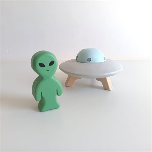 Wooden UFO and Green Alien Toy Set, Handmade Space Decor for Nursery and Kids Room - Etsy