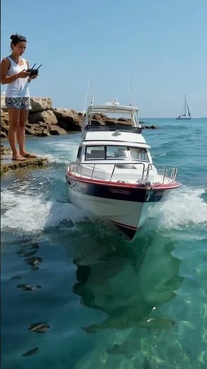 This RC Yacht Looks Too Real to Be Remote-Controlled 😱🚤 #RCBoat #RemoteControlBoat #RCYacht