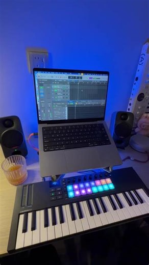 來戳一首Disco 🪩 ✨ -软件硬件：LogicPro 💽Macbook M1 Max 14 ，64/2T 💻Novation Launchkey mini mk4 37 🎹NUX AXON3 🔊 #编曲 #音乐制作 #复古 #midi键盘 #打击垫