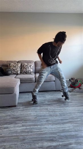 Trey Da Hokage on Instagram: "DO THE STANKY 🦵🏾🔥 #vibes #rollerskating #stankyleg"