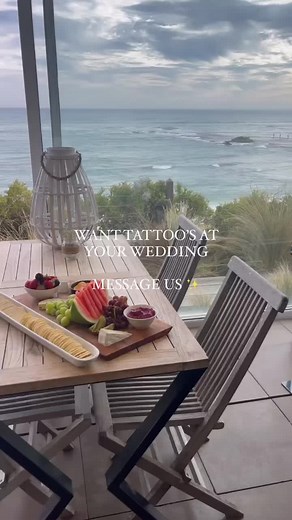 TATTOOS AT YOUR WEDDING 🤍 A big vibe ✨👏🏻 . . #wedding #weddingtiktok #weddingvibes #weddingday #finelinetattoo #tattoos #tattoowedding #love #marriage #marriagegoals