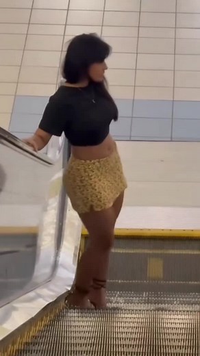 Modeling on an Escalator: Fashion Showcase