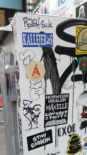 NYC GRAFFITI SLAPS PART 8 2025!#nycgraffiti #stickerslap #stickers #eggshellsticker #urbanart #short