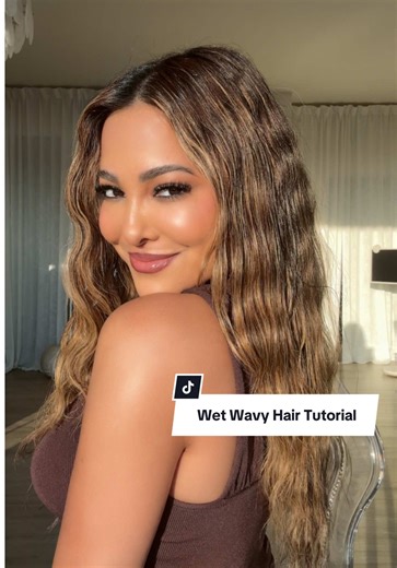 Wet Wavy Hair Tutorial: Effortless Beachy Waves