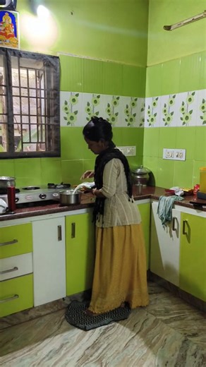 Ammu Arun on Instagram: "✨unga veetlaiyum ippadi thaan ah...?🎊Amma veedunaalay special thaan #shorts #minivlog #positivevibes #routines"
