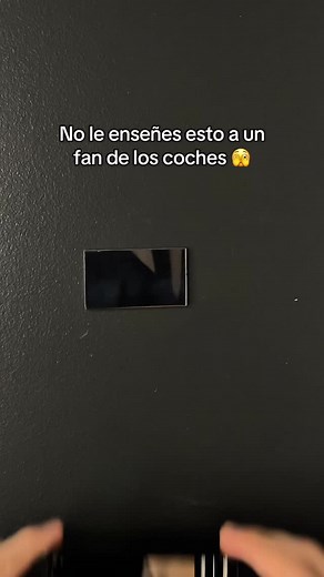 Consíguelo aquí 👉🏼 http://driverstudio.store/products/car Los coleccionistas de Hot Wheels perderán la cabeza 🏎️🤯 #hotwheels #diecast #diecastcollectors #carmodel #keyholder Es un cuelga llaves de coche con efecto túnel infinito y garaje con luz infinita que transforma tu entrada en un garage display premium, funcionando como soporte de llaves de pared para llavero coche, llavero deportivo y miniaturas, una decoración para amantes de los coches ideal como regalo para coleccionistas, accesori