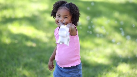 Handheld Unicorn Bubble Blower with Music – Squeeze-Activated Bubble Maker for Kids, 4oz Non-Toxic Solution Included, Fun for Outdoor Play, Pool Parties, Birthdays, Summer Activities, Ages 3+