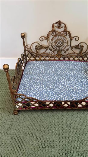 DIY Box Cushion for Vintage Dog Bed (Fabric Scraps)