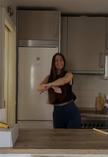 Videos de Jessica Maurín 🌷 (@jessica_mauriin) con “Vehículo longo - John Pollõn & TylerB”