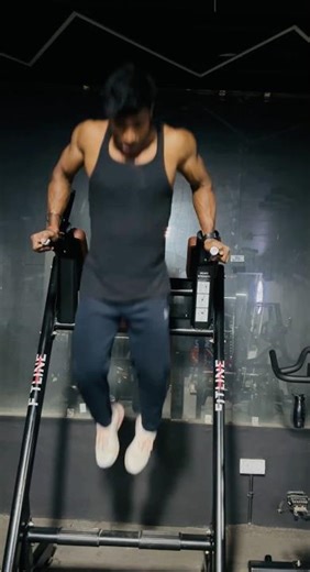 Dips! #DipsExercise #TricepsWorkout #ChestDay #UpperBodyStrength#BodyweightWorkout #GymLife